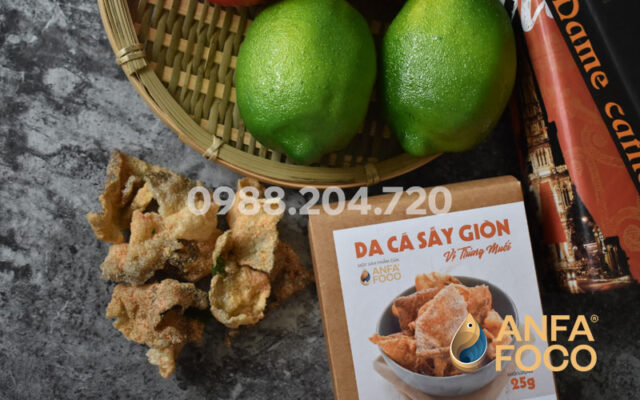Da cá sấy giòn vị trứng muối có khác gì với da cá chiên trứng muối