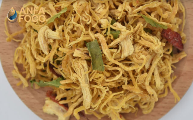 Hướng dẫn cách tự làm khô gà lá chanh tại nhà thơm ngon